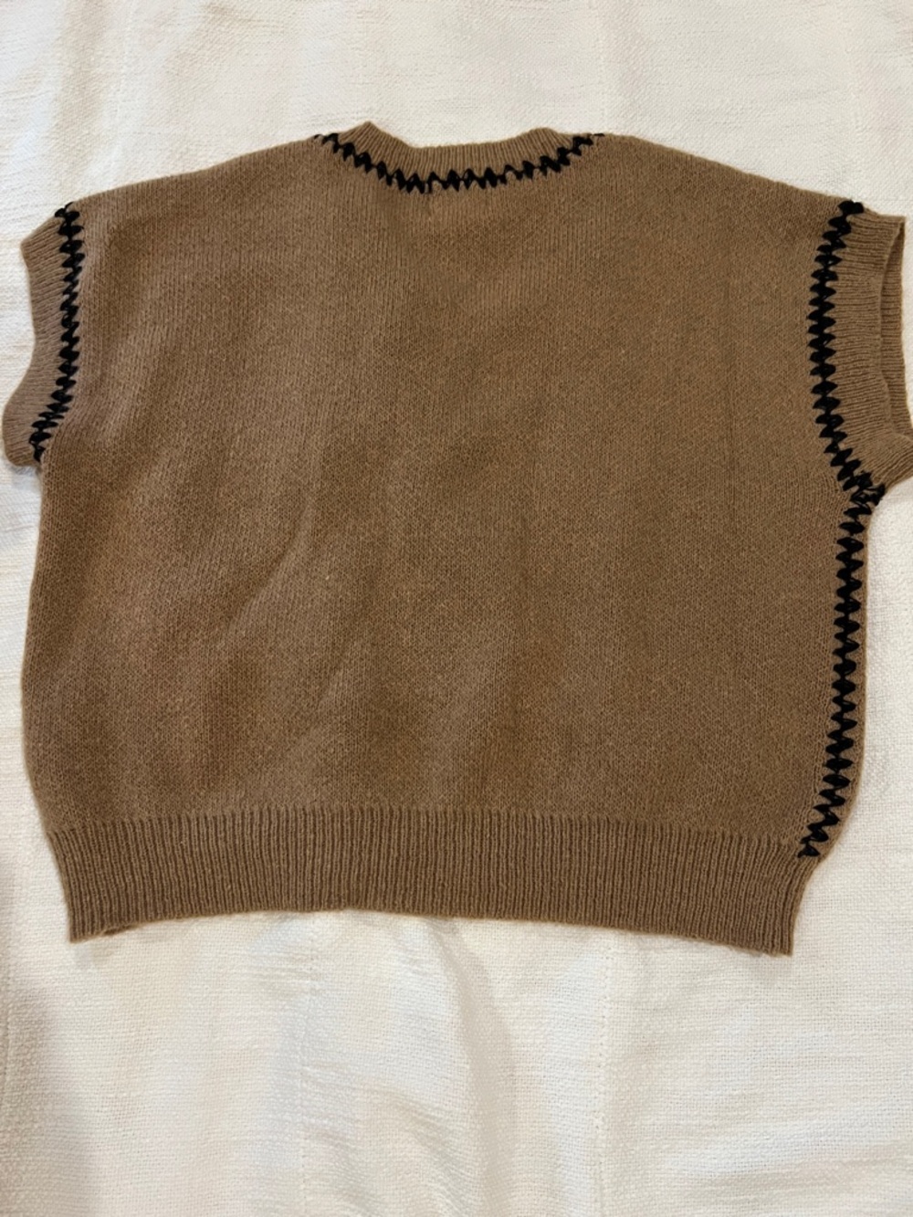 NWT Umgee Brown V-Neck Short Sleeve Sweater with Black Zigzag Trim - Picture 2 of 4